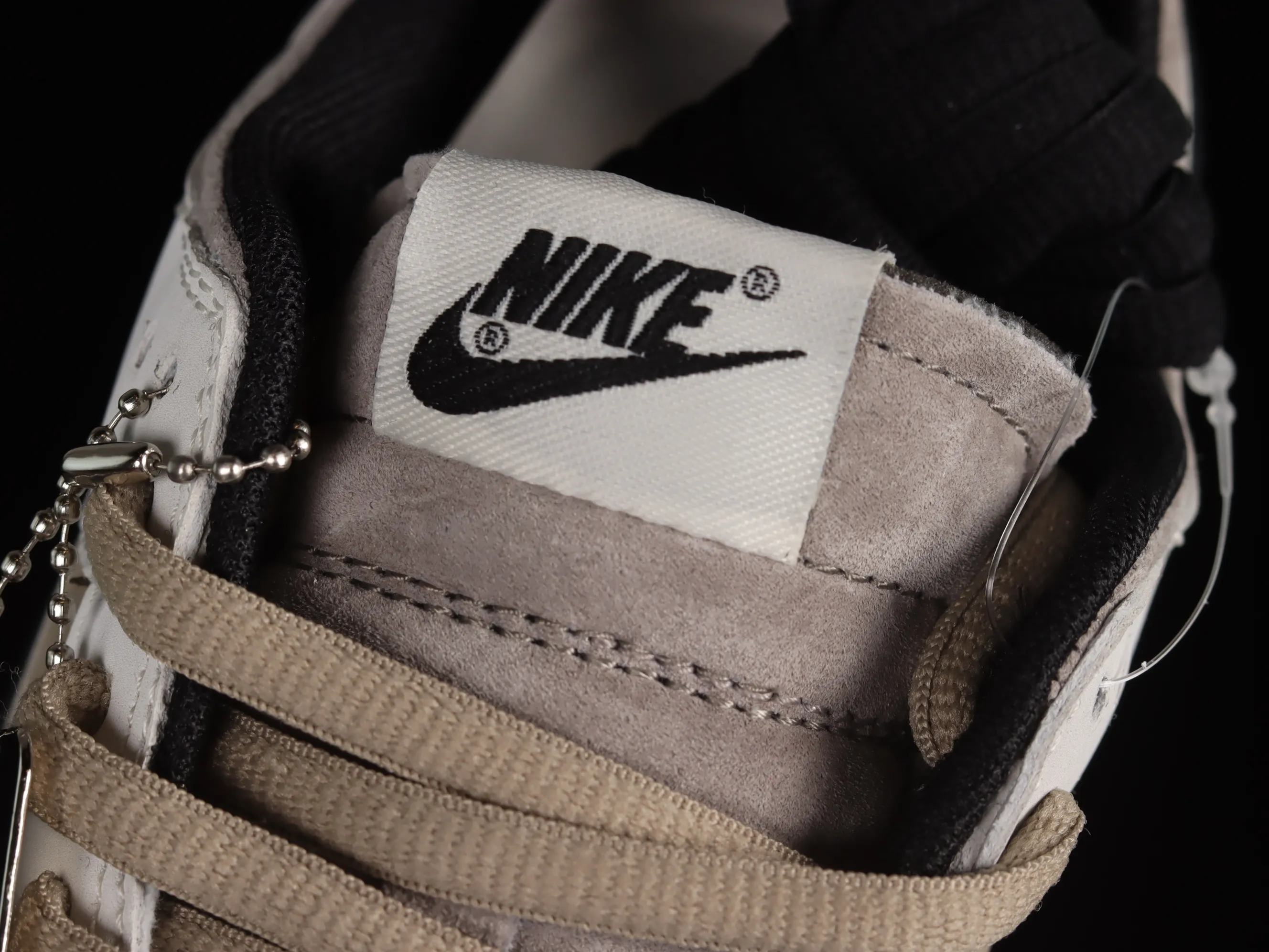 All Categories Nk SB Dunk Series Nk SB Dunk Low Low-top sneakers Otomo Katsuhiro x Nk SB Dunk Low "Steamboy OST" Otomo Katsuhiro co-branded SB low-top sports and leisure sneakers LF0039-037